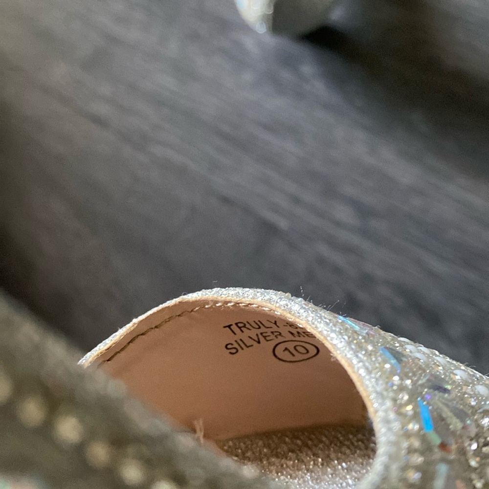 Girls dress heels - Picture 3 of 4